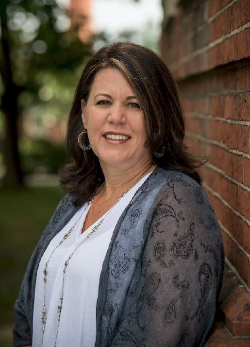 Associate Stephanie Savick 